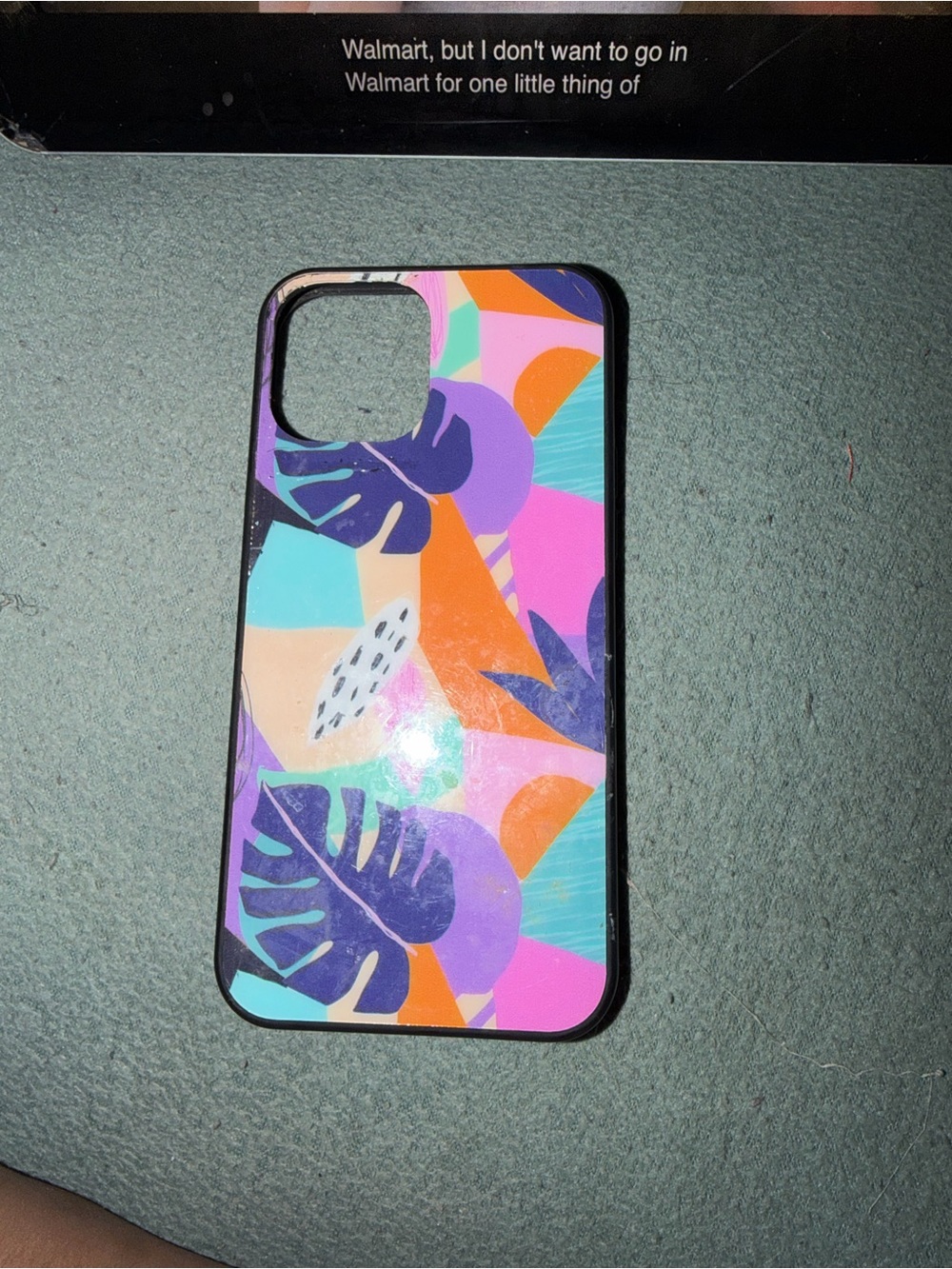 SHEIN Multicolor Abstract Leaf Print Phone Case with Black Border - Picture 2 of 3